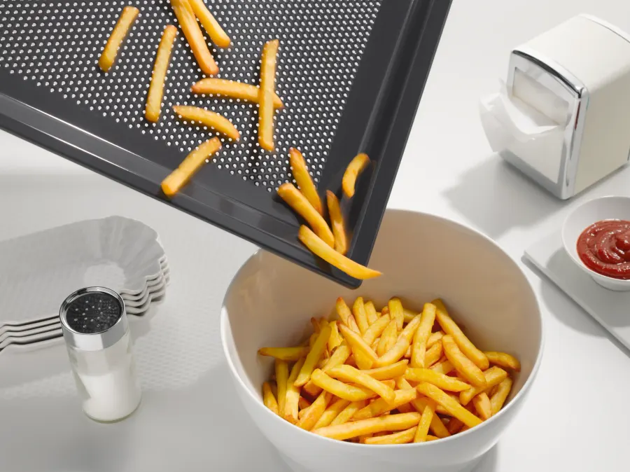 Miele Plech na pečenie a AirFry Gourmet dierovaný – detail