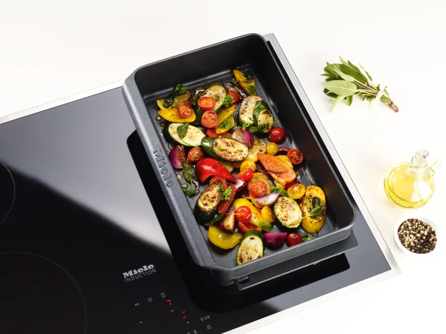 Miele Gourmet-pekáč je vhodný na induk. ohrev v interiéri