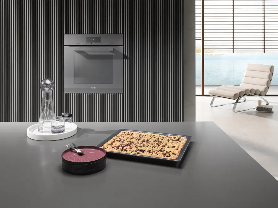 Miele H 7860 BP Grafitová sivá v interiéri Miele H 7860 BP Grafitová sivá v interiéri