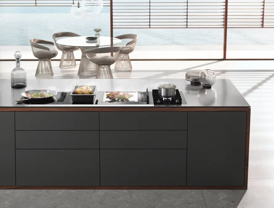 Miele CS 7102 -1 FL Čierna v interiéri