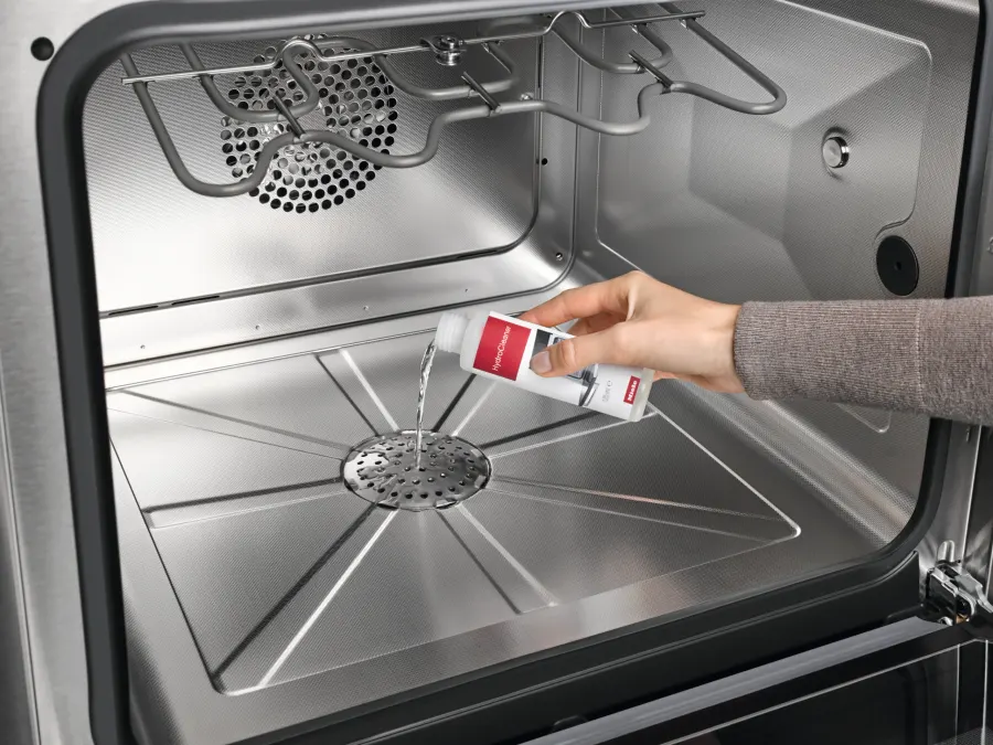 Miele HydroCleaner, súprava pozostávajúca zo 4 fliaš – detail Miele HydroCleaner, súprava pozostávajúca zo 4 fliaš – detail