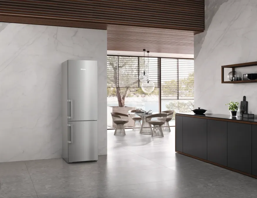 Miele KFN 4799 AD Nerezová oceľ CleanSteel na čelnej strane v interiéri