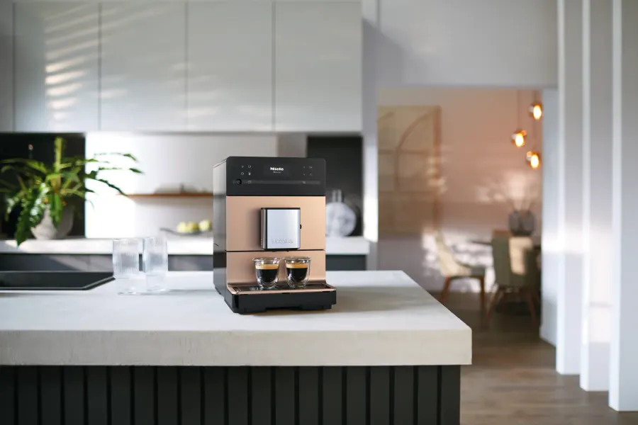 Miele CM 5510 Silence Ružové zlato (PF) v interiéri