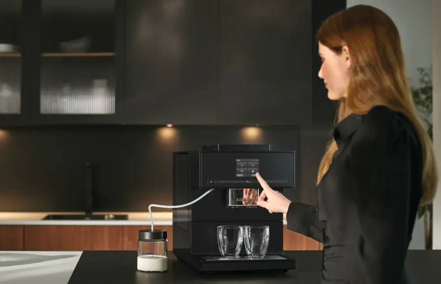 Miele CM 7750 CoffeeSelect Obsidiánová čierna v interiéri – foto 8