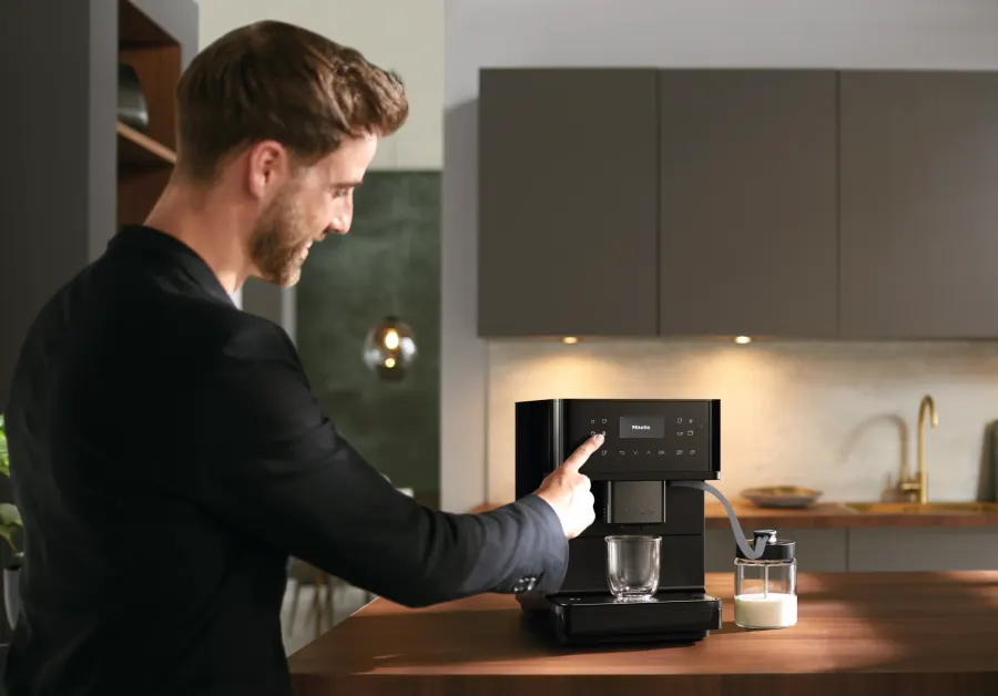 Miele CM 6360 Obsidiánová čierna, matná v interiéri Miele CM 6360 Obsidiánová čierna, matná v interiéri