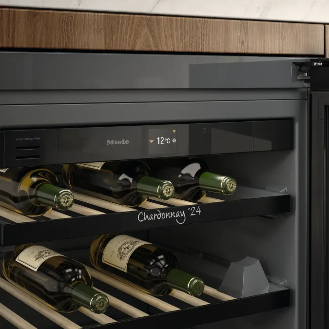 Miele KWTUS 7054 F Obsidiánové čierne sklo – ovládací panel