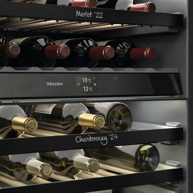Miele KWTUS 7096 E Obsidiánové čierne sklo – ovládací panel