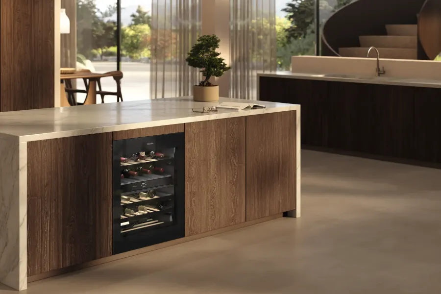 Miele KWTUS 7096 E Obsidiánové čierne sklo v interiéri