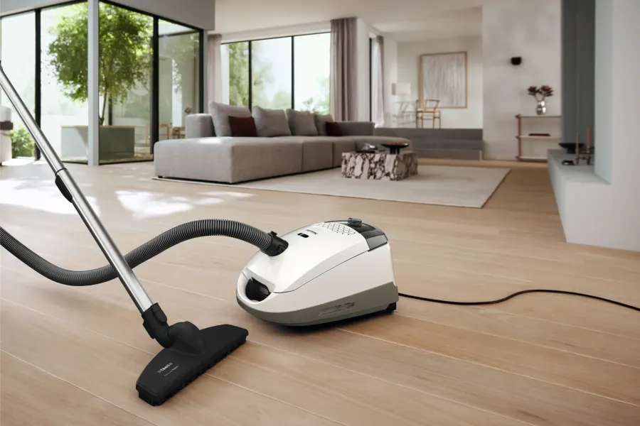 Miele Guard S1 Parquet Flex Žiarivo biela v interiéri