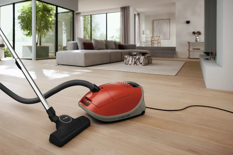 Miele Guard M1 Terra červená v interiéri