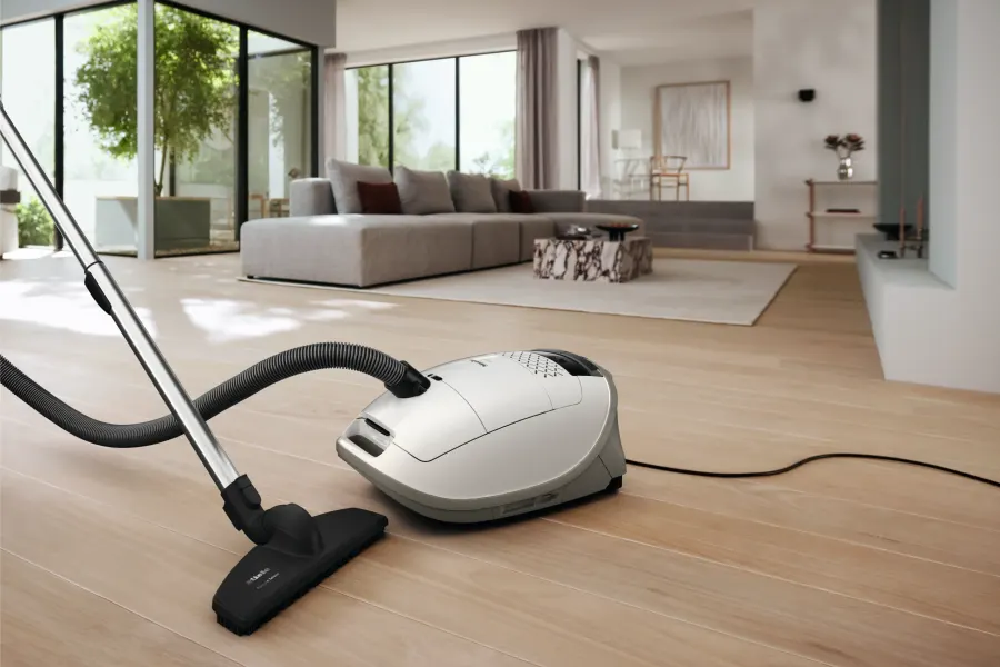Miele Guard M1 Parquet Flex Žiarivo biela v interiéri