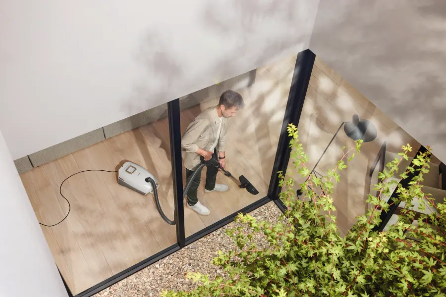 Miele Guard L1 Parquet Žiarivo biela v interiéri – foto 8