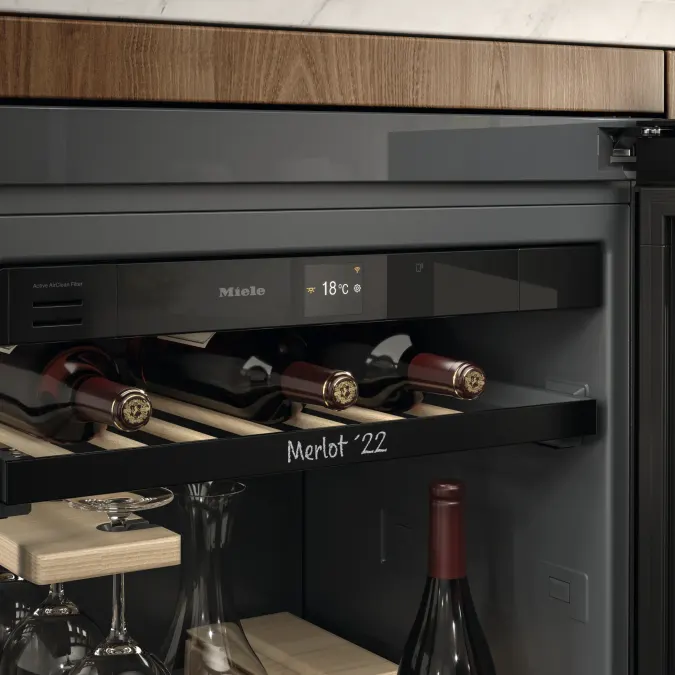 Miele KWTUS 7055 F Obsidiánové čierne sklo – ovládací panel