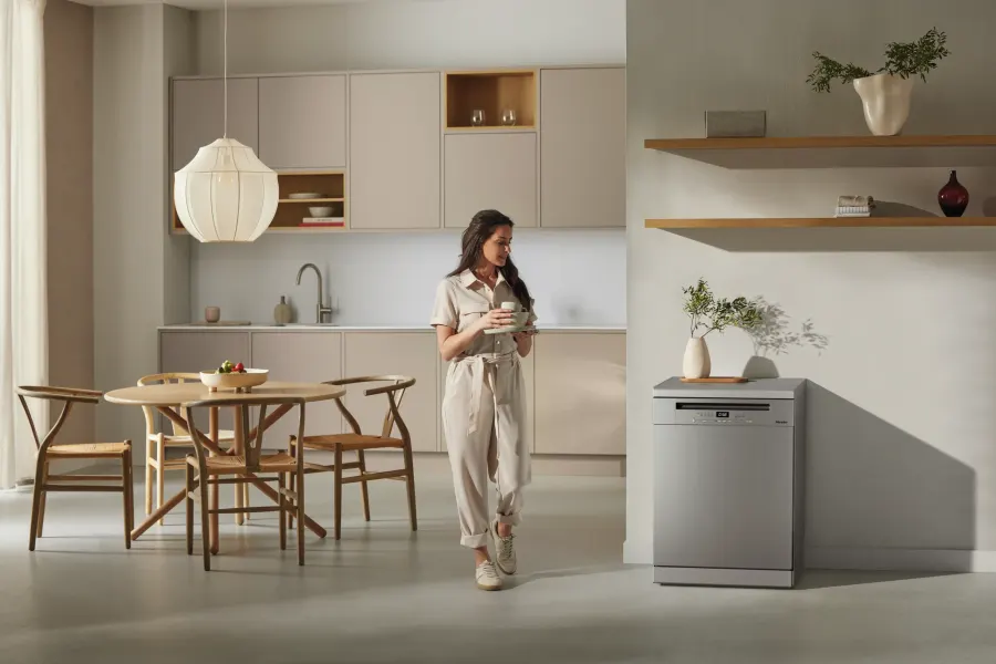 Miele G 5811 SC Front Active Plus Predná časť CleanSteel v interiéri