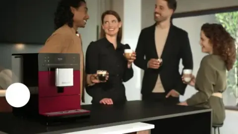 Miele CM 5310 Silence Tayberry červená – video – foto 5