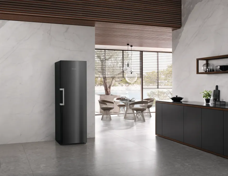 Miele KS 4783 DD Dvere Blacksteel v interiéri