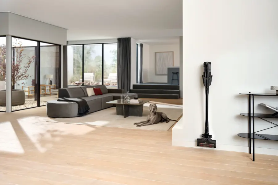 Miele Triflex HX3 Cat & Dog Obsidiánová čierna v interiéri
