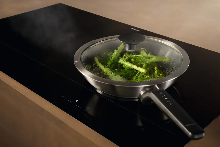 Miele Panvica M Sense (28 cm) s nepriľnavým povrchom – detail