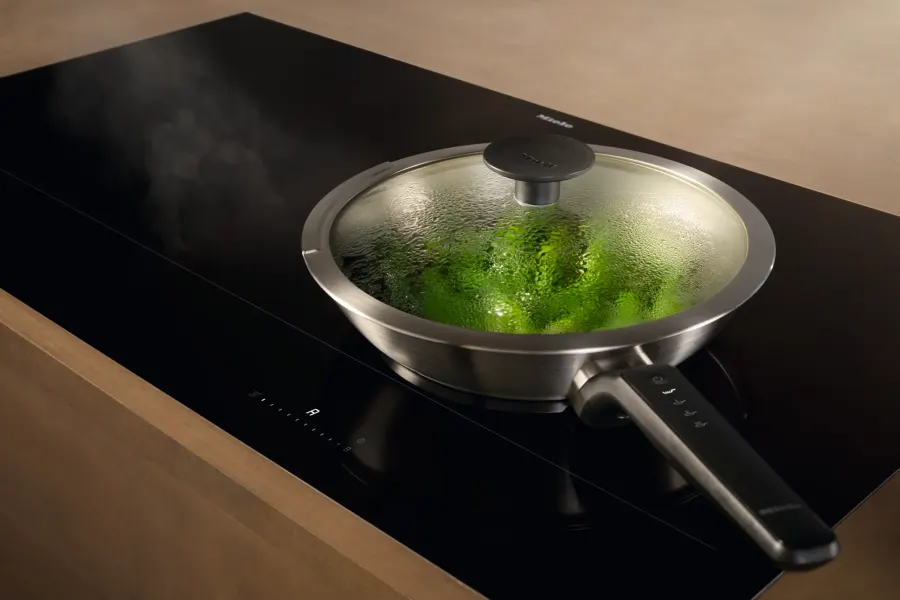 Miele Panvica M Sense (28 cm), bez povrchovej úpravy – detail